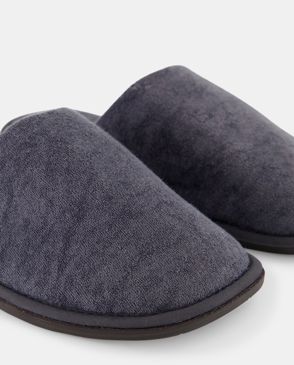Zapatilla rizo con piso de goma Gris-5