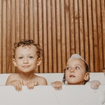 kid shampoo gel cleanses 3+ years and moisturises the skin and hair tube 200 ml with organic oat extract