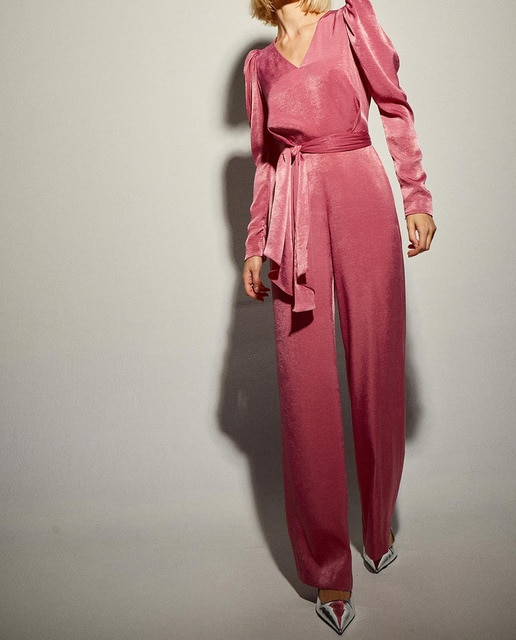 Imagen 0 de Mono de mujer satinado y escote pico