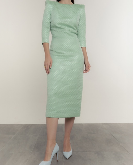 Imagen 0 de Vestido midi recto manga pagoda con escote en espalda pata de gallo