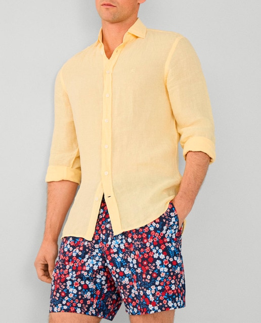 Imagen 0 de Bañador bermuda de hombre con estampado de flores.