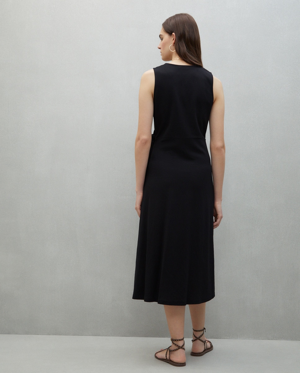 Vestido sem Mangas e com Laço Preto-3