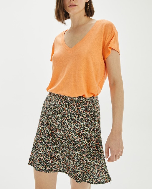 Imagen 0 de Camiseta mezcla lino de cuello pico de mujer