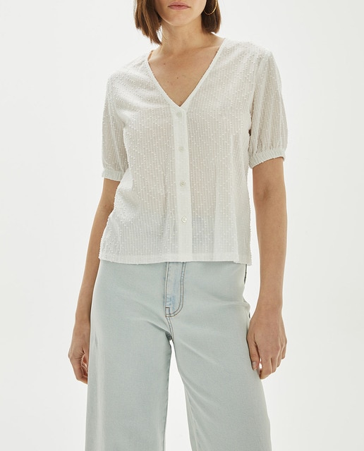 Imagen 0 de Camisa blanca escote pico tejido fantasía de mujer