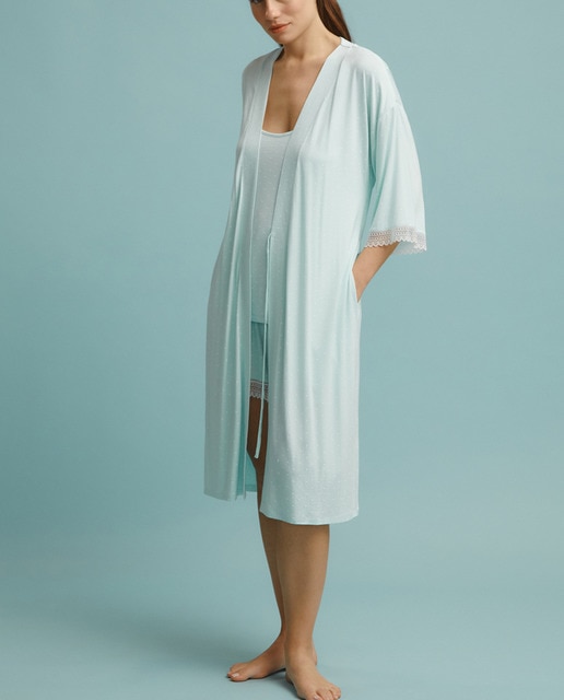 Imagen 0 de Bata cruzada de mujer estampada lunares