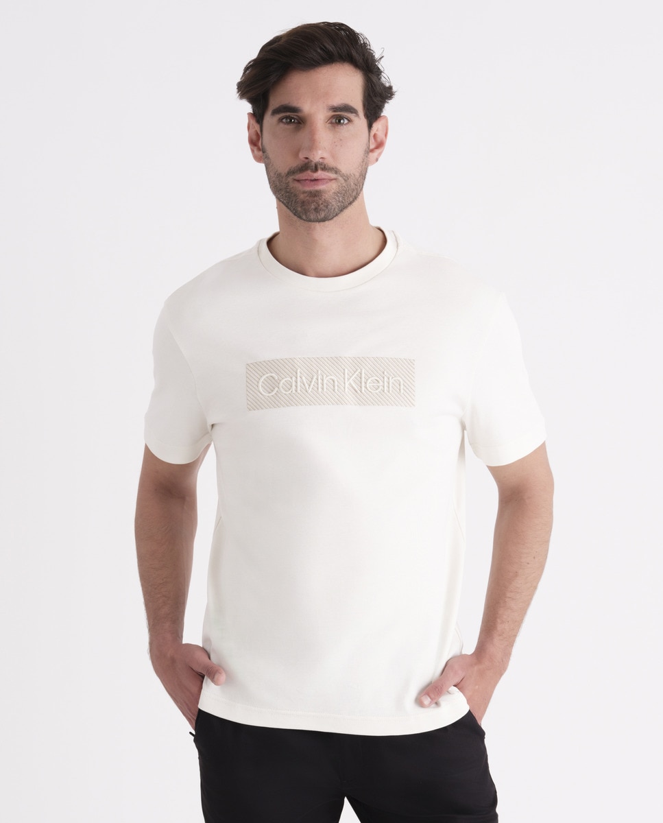 T-shirt com Bordado em Textura Cru-1