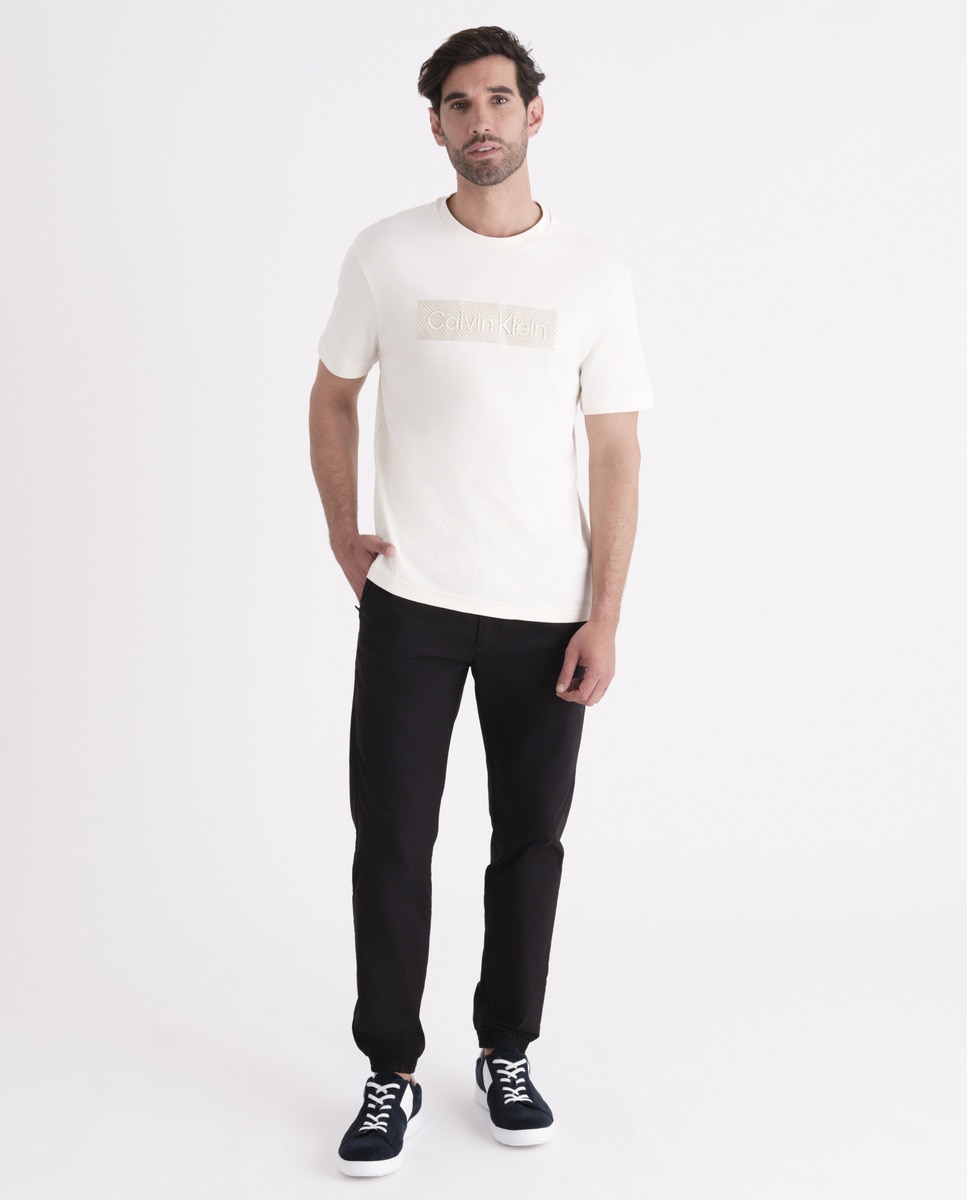 T-shirt com Bordado em Textura Cru-4