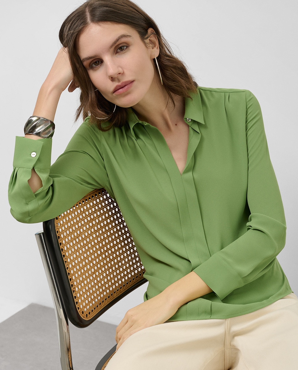 Blusa de Tecido Fluido com Prega Central Verde-1