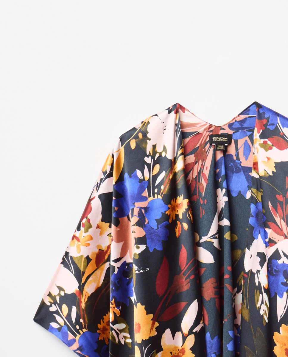 Kimono com Estampado Floral e Franjas Preto Multicolor-2