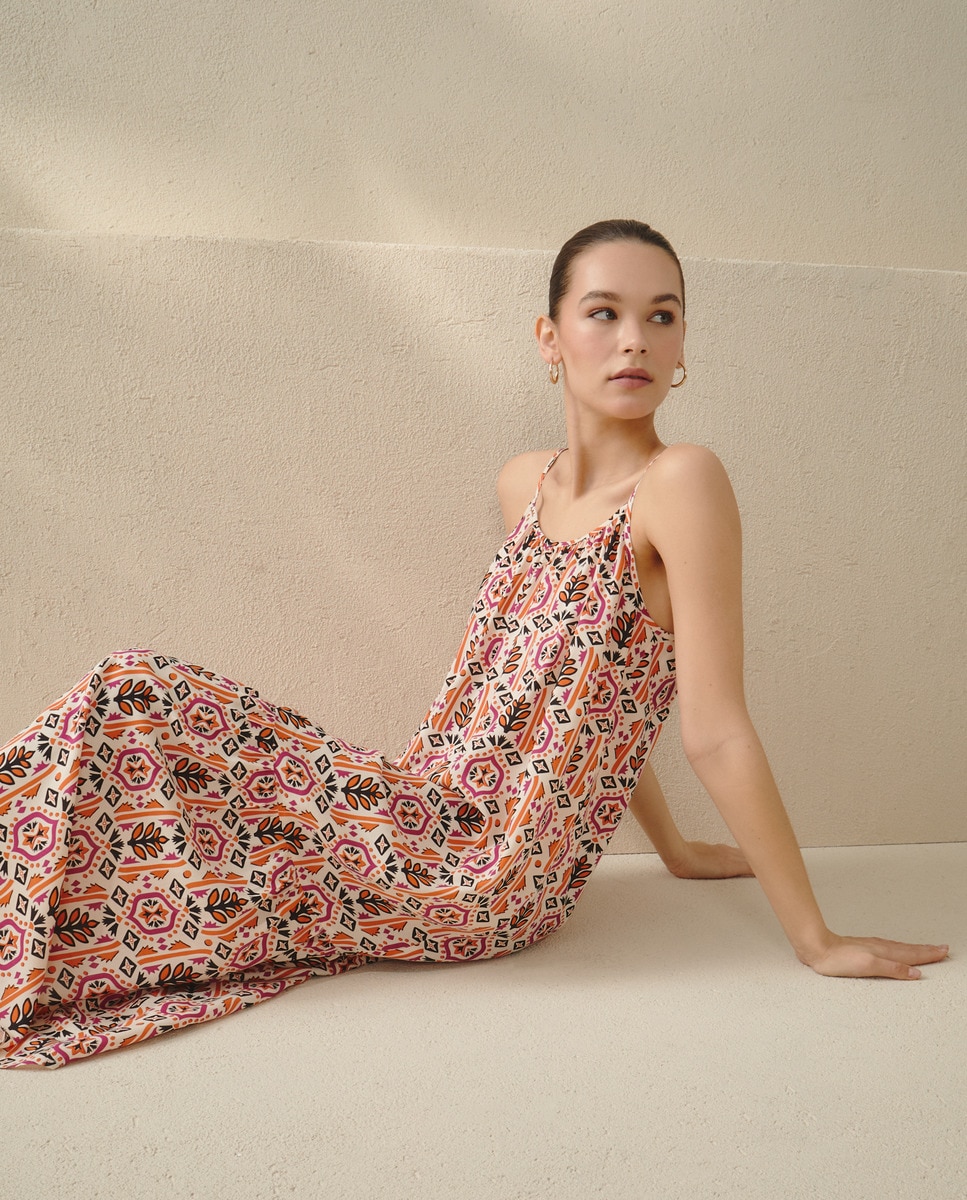 Vestido Comprido com Estampado Étnico Castanho-2