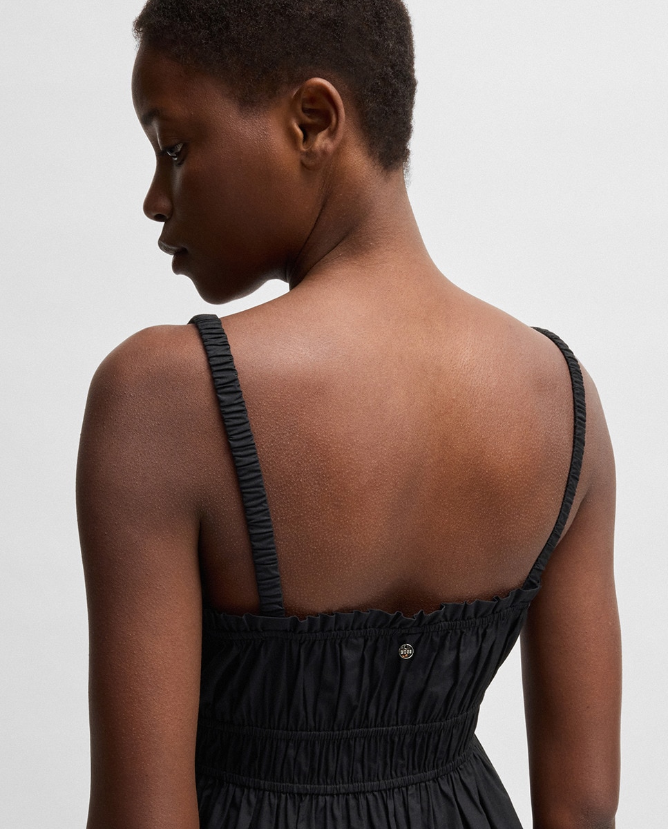Vestido com Detalhe Elástico Preto-4
