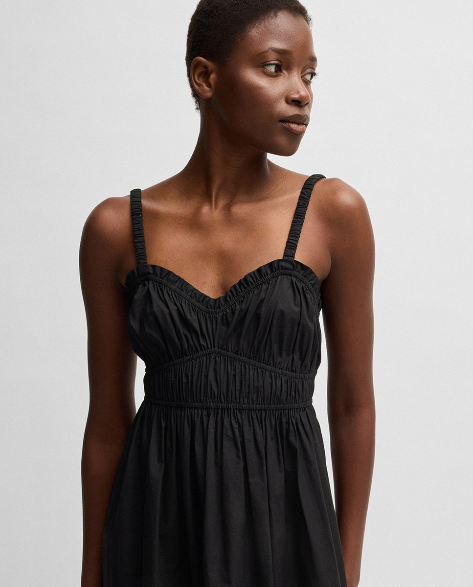 Vestido com Detalhe Elástico Preto-3