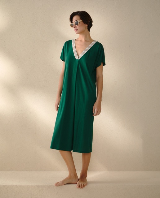 Imagem 0 de Vestido com Decote em Contraste