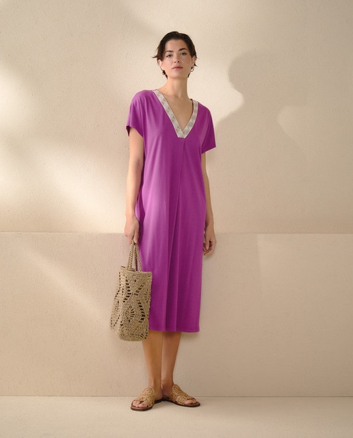 Imagem 0 de Vestido com Decote em Contraste