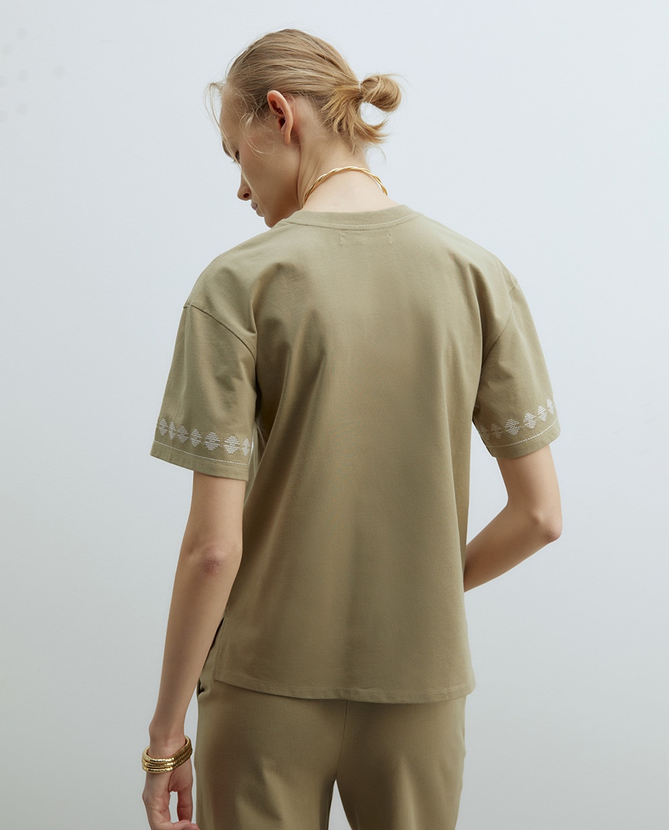 T-shirt com Bordados Verde-5