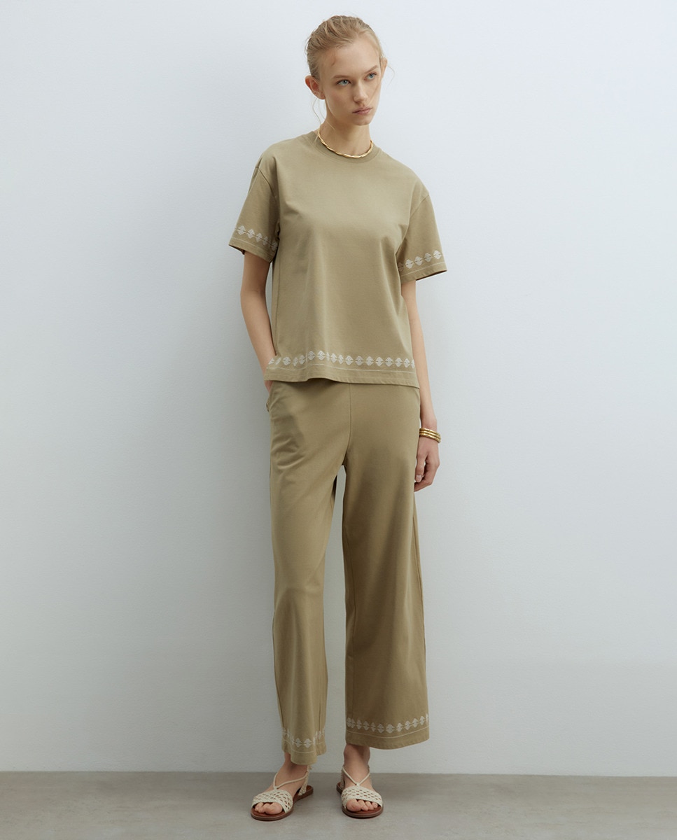 T-shirt com Bordados Verde-2