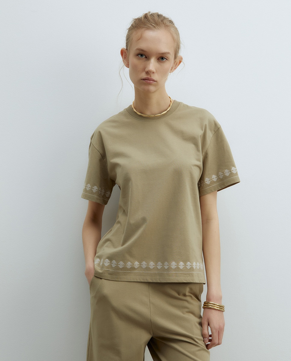 T-shirt com Bordados Verde-1