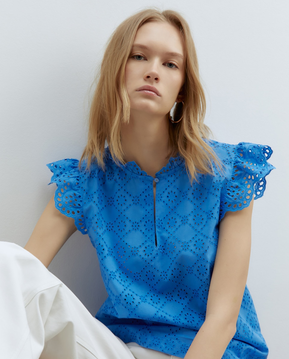 Blusa Perfurada com Folho Azul-6