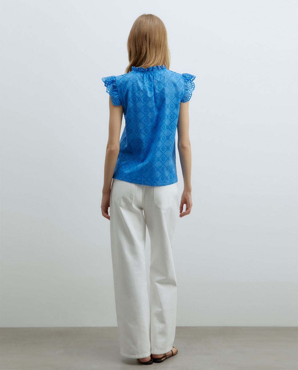 Blusa Perfurada com Folho Azul-5