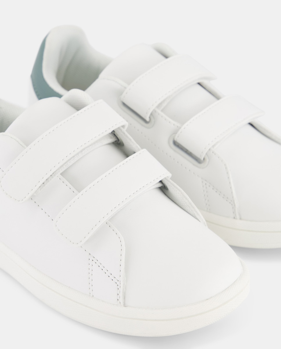 Deportivo velcro detalle trasero color Verde-5