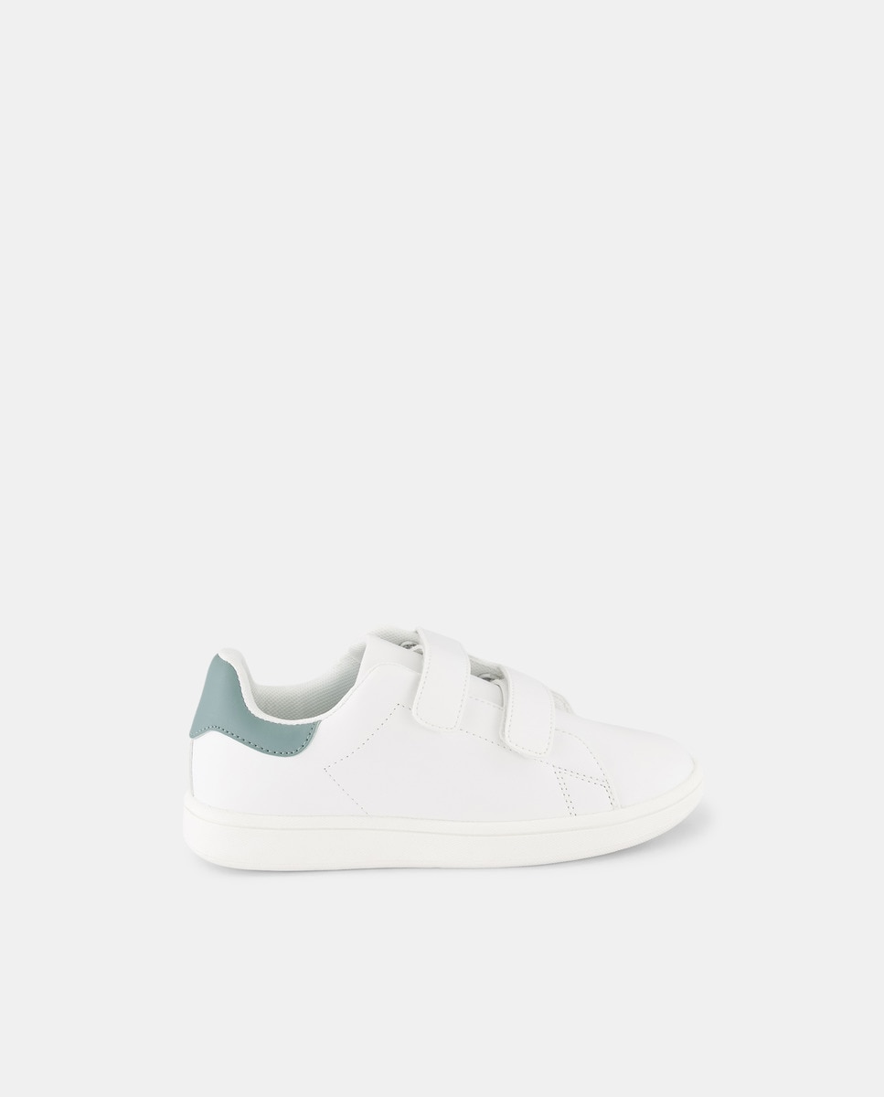 Deportivo velcro detalle trasero color Verde-1