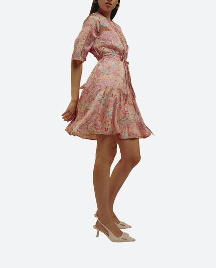 Vestido corto con volante y manga hasta el codo — oferta en Primeriti