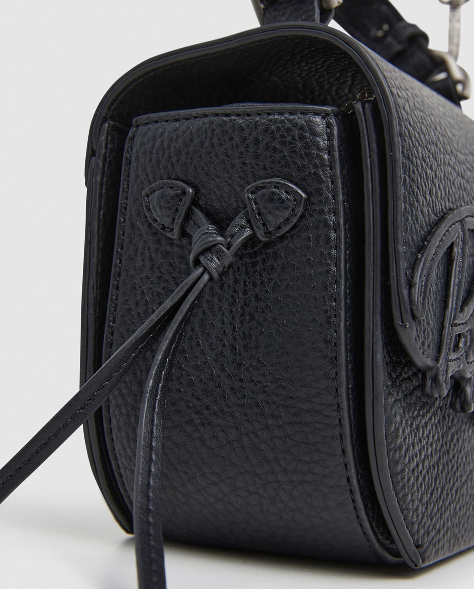 Mala a Tiracolo Amber Script com Aba, Logótipo Tipo Assinatura e Detalhe de Nós Laterais Preto-4