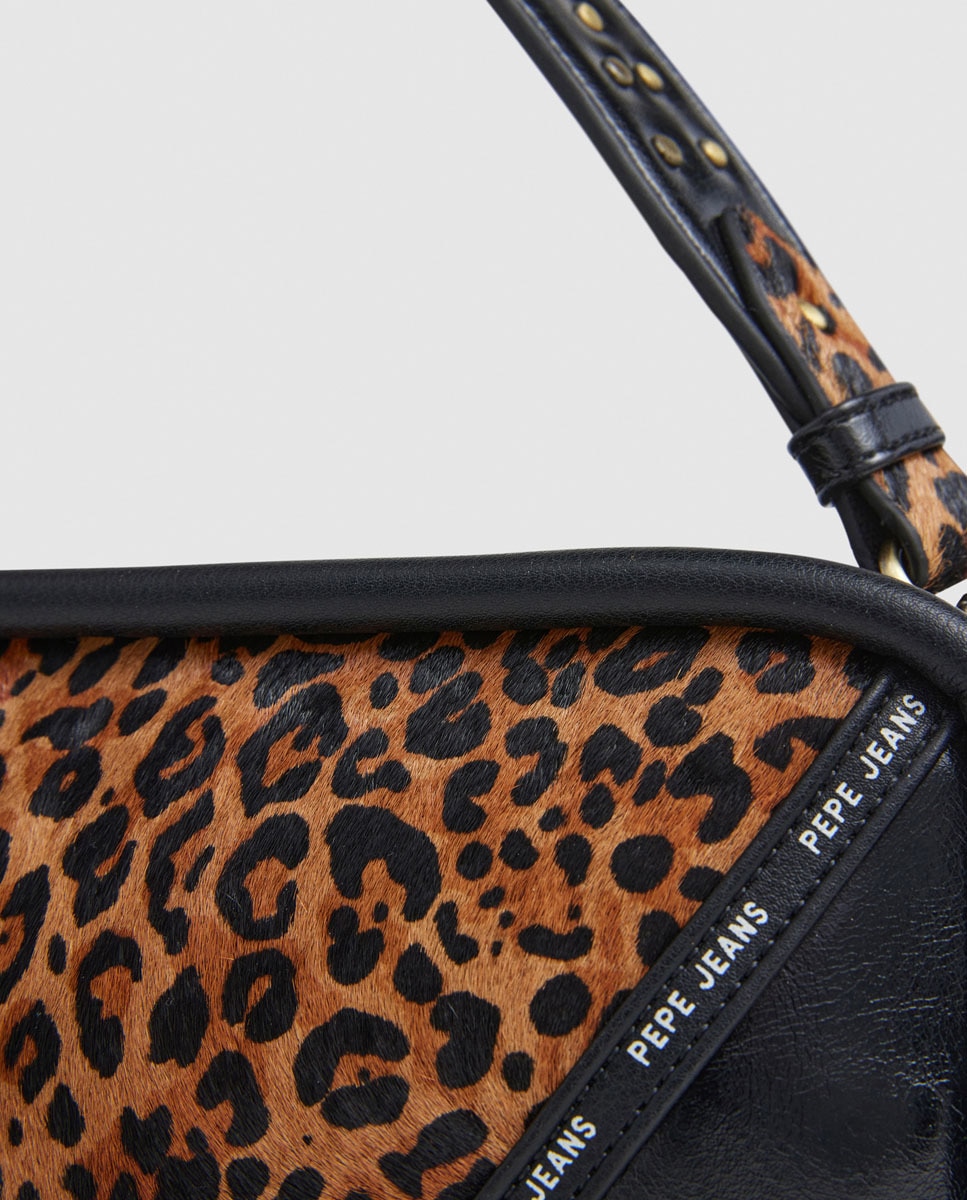 Mala Tipo Camera Bag Keyra Leo com Combinação à Frente de Animal Print, Tom Uniforme e Logótipo Preto-4