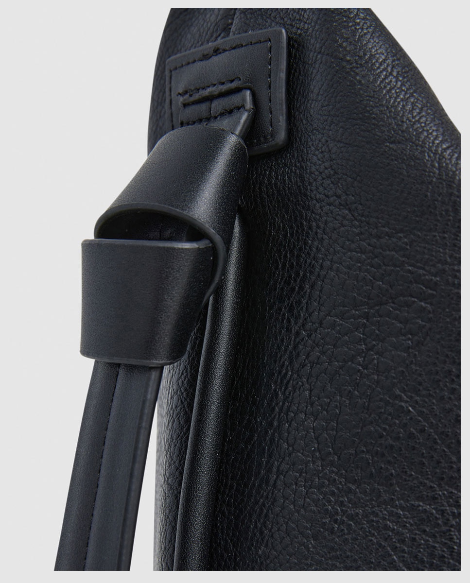 Mala Tipo Saco Caddy Code com Compartimento Único Preto-3