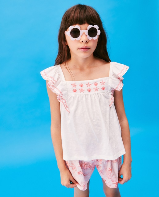 Imagen 0 de Camiseta manga corta mezcla slub y plana con bordados azules de niña