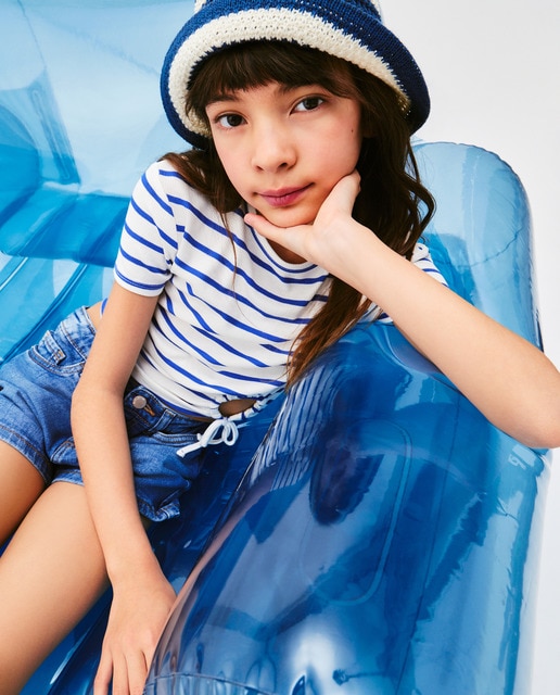 Imagem 0 de T-shirt com Detalhe Lateral