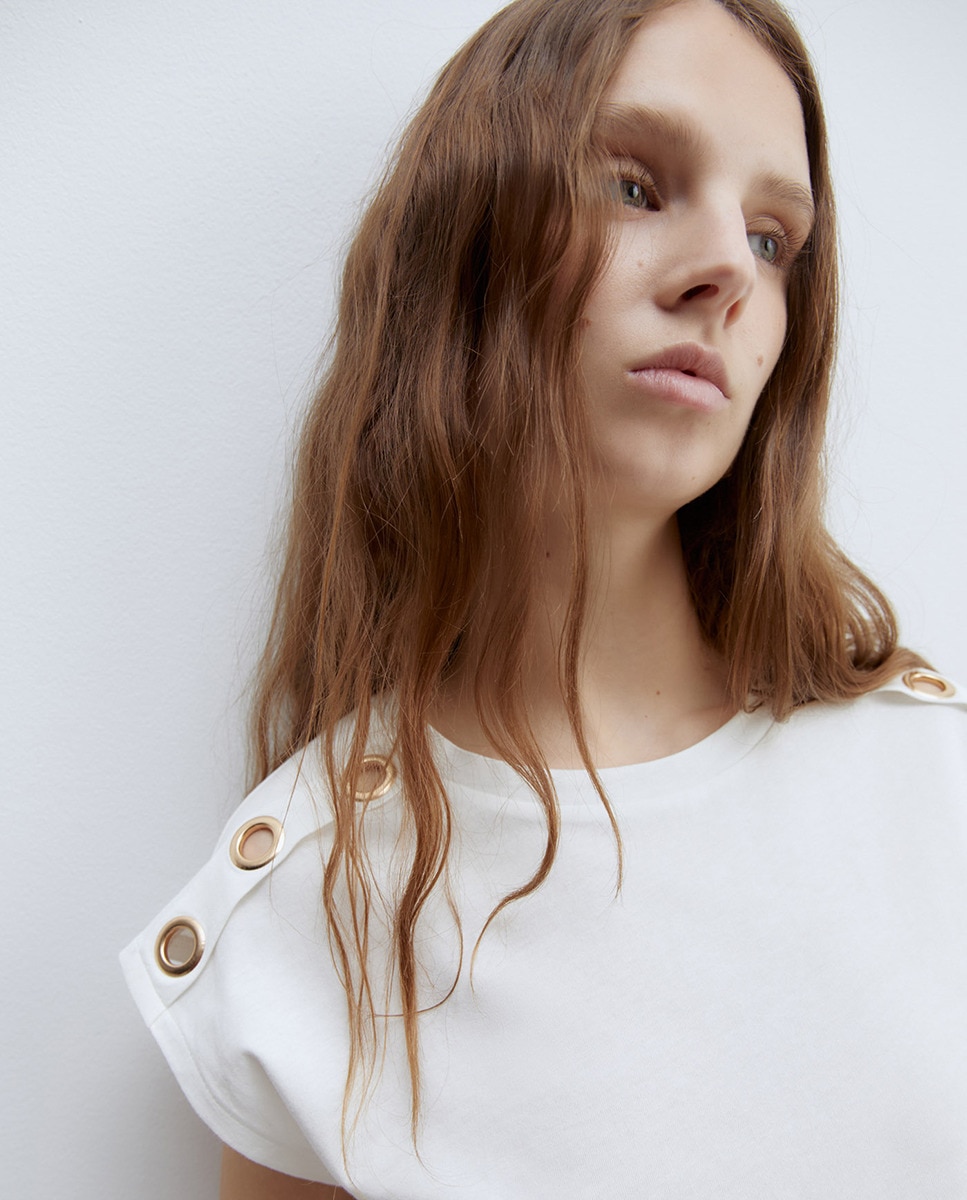 T-shirt com Ilhós Metálicos Branco-2