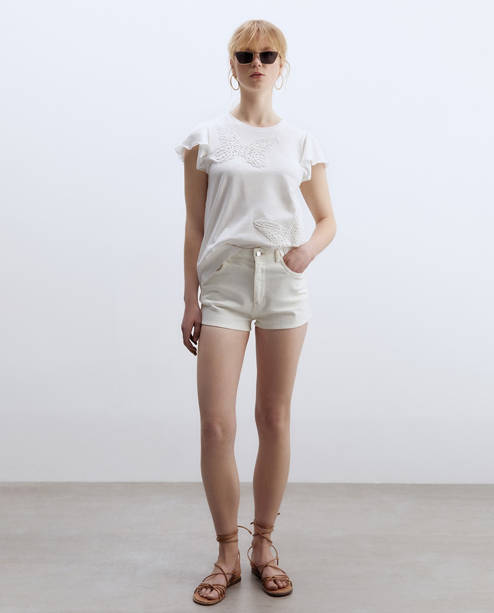 T-shirt com Detalhe Floral Branco-1