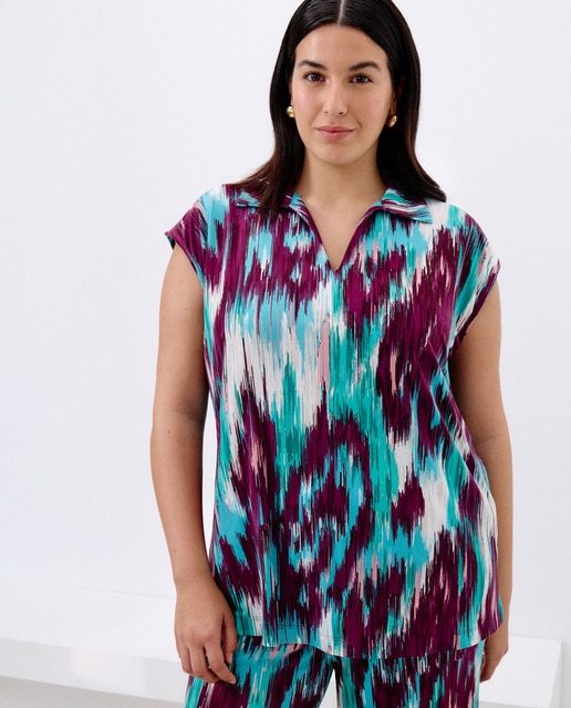 Imagem 0 de T-shirt de Decote em Bico Estampada