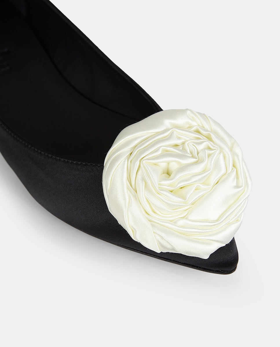 Sabrinas Bloom de Cetim com Flor Preto-4