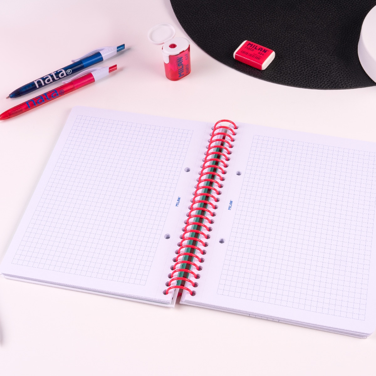 Caderno A5 com espiral e capa dura, papel quadriculado, 80 folhas, 95gr/m², coleção MILAN nata 624 desde 1918, azul Azul-4