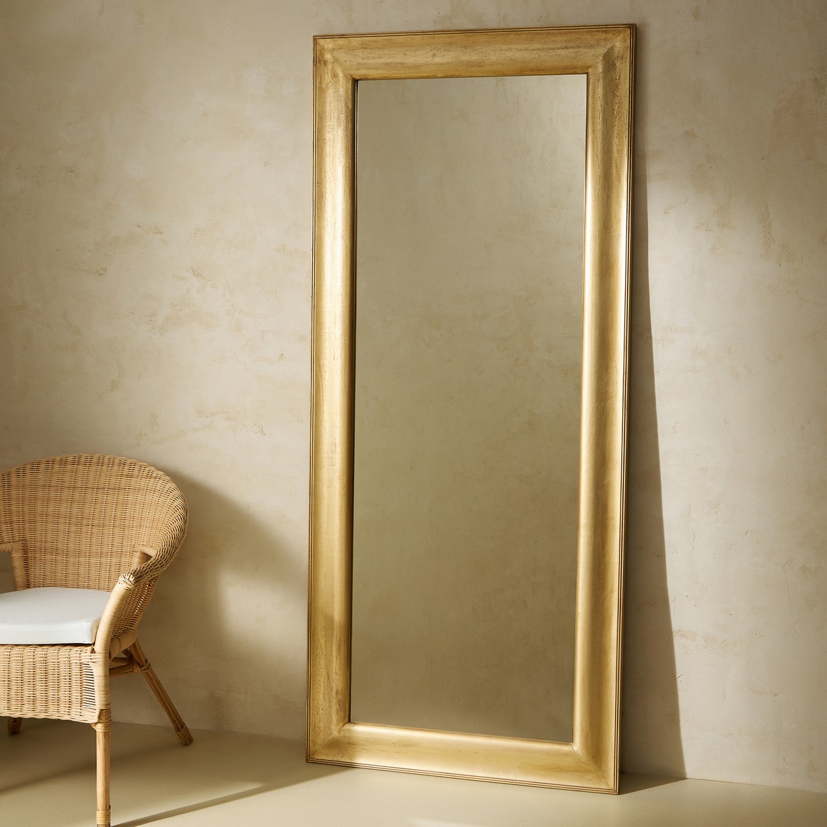 Imagem 0 de Espelho de Pé de Madeira de Manga Gold