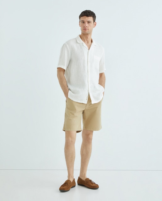 Imagen 0 de Bermuda de hombre tipo chino corte regular