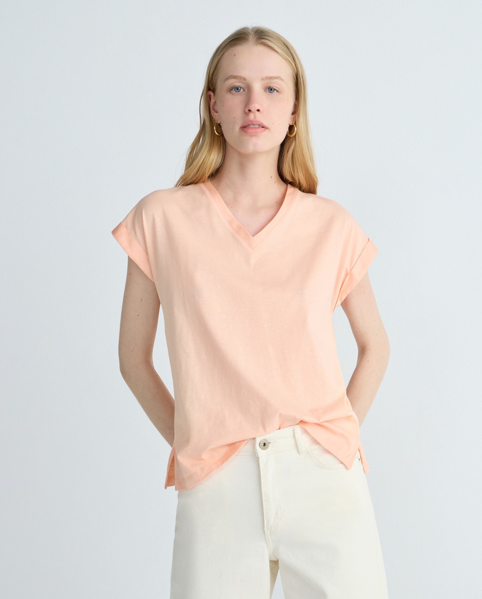 Imagem 0 de T-shirt com Ombro Caído e Decote em Bico