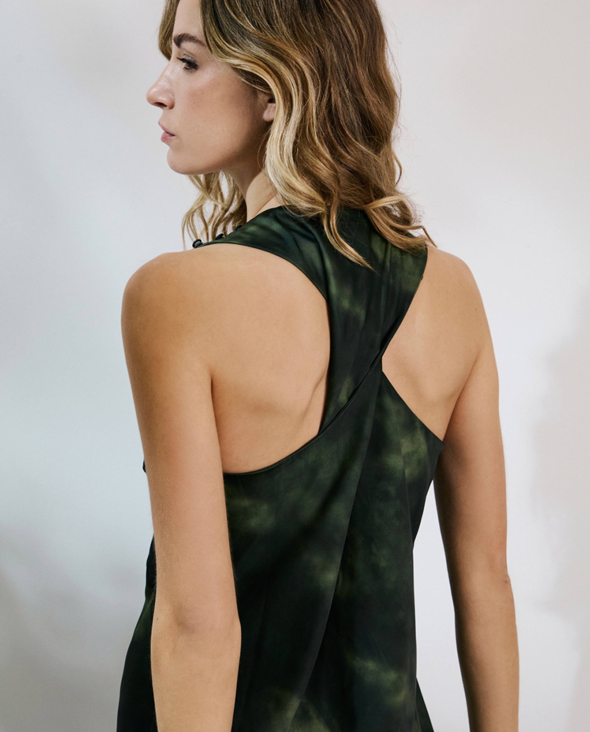 Vestido Comprido com Costas Cruzadas Musgo-4