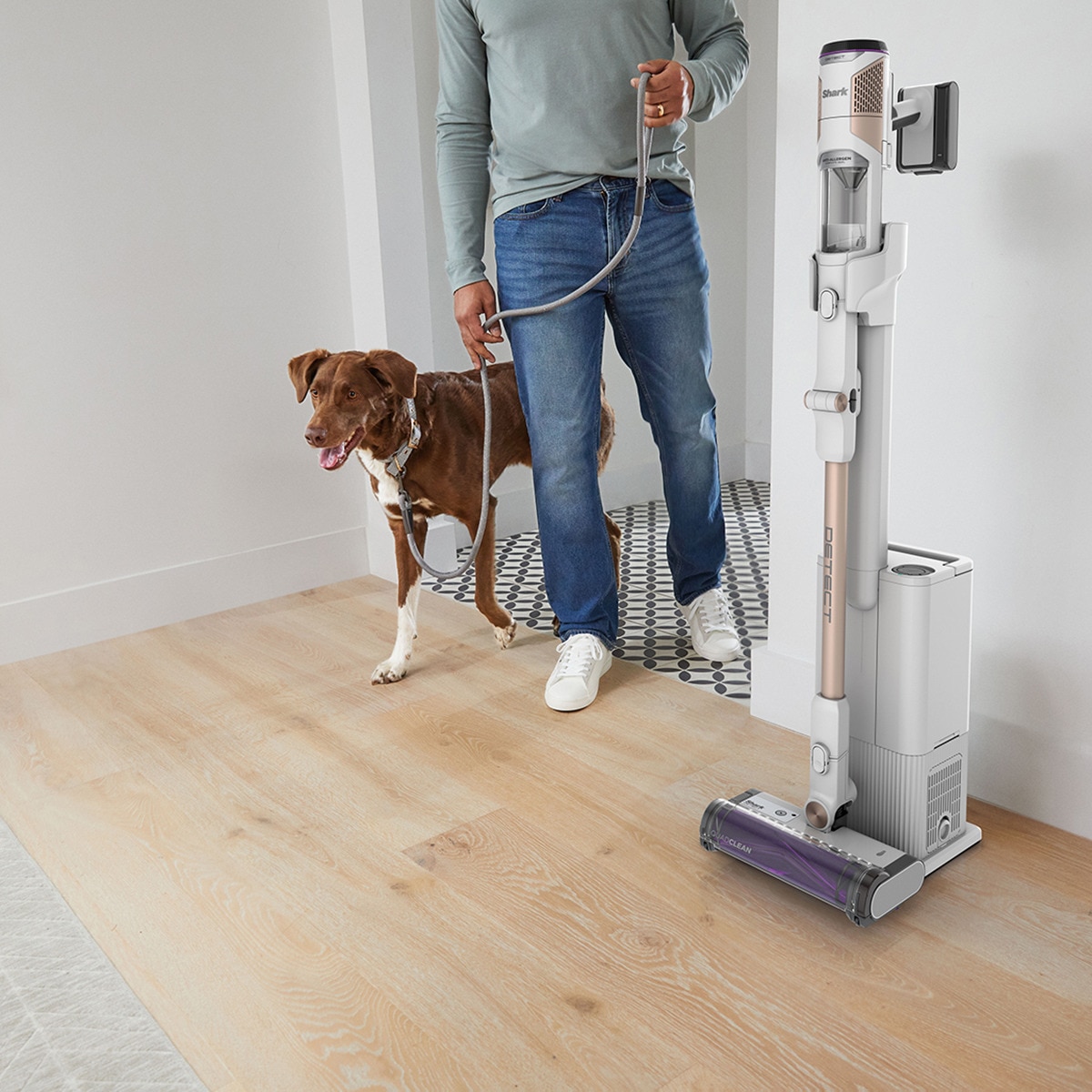 Aspirador de escoba Shark Detect  + sistema vaciado Blanco-7