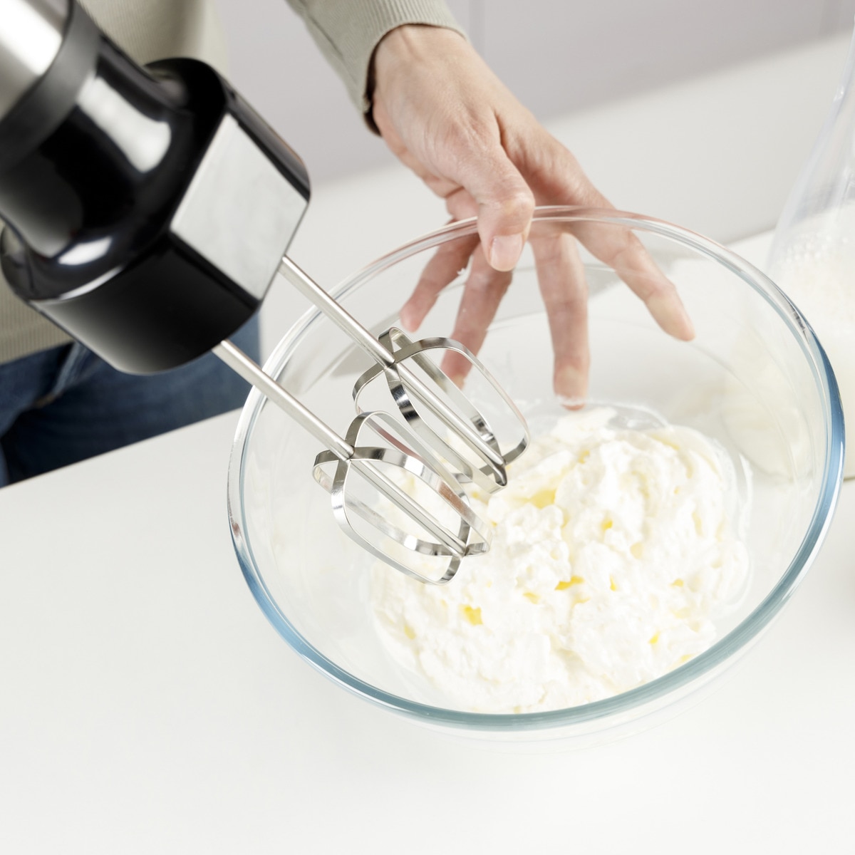 Batidora de pie Taurus Bapi 1500 Premium Fullset +  Accesorios Negro-8