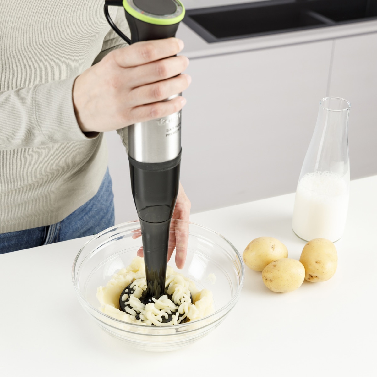 Batidora de pie Taurus Bapi 1500 Premium Fullset +  Accesorios Negro-7