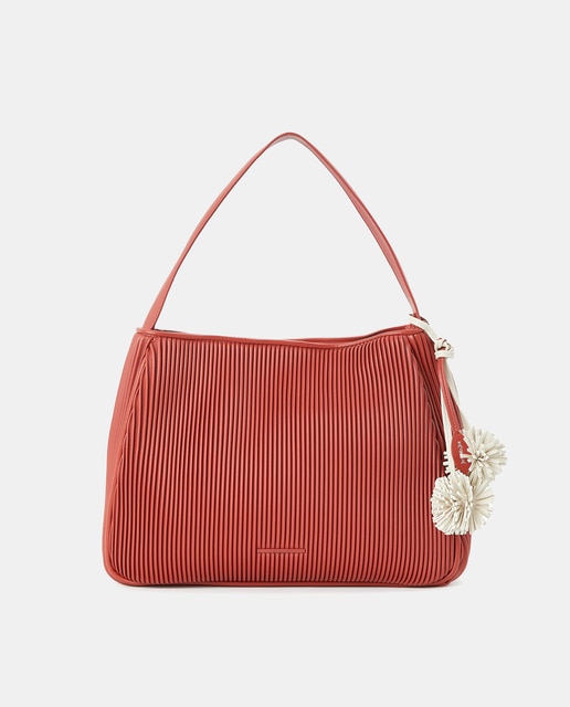 Imagen 0 de Bolso de hombro plisado detalle charm