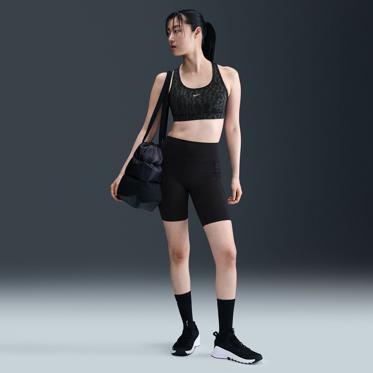 Top de mulher Swoosh Nike Preto-7