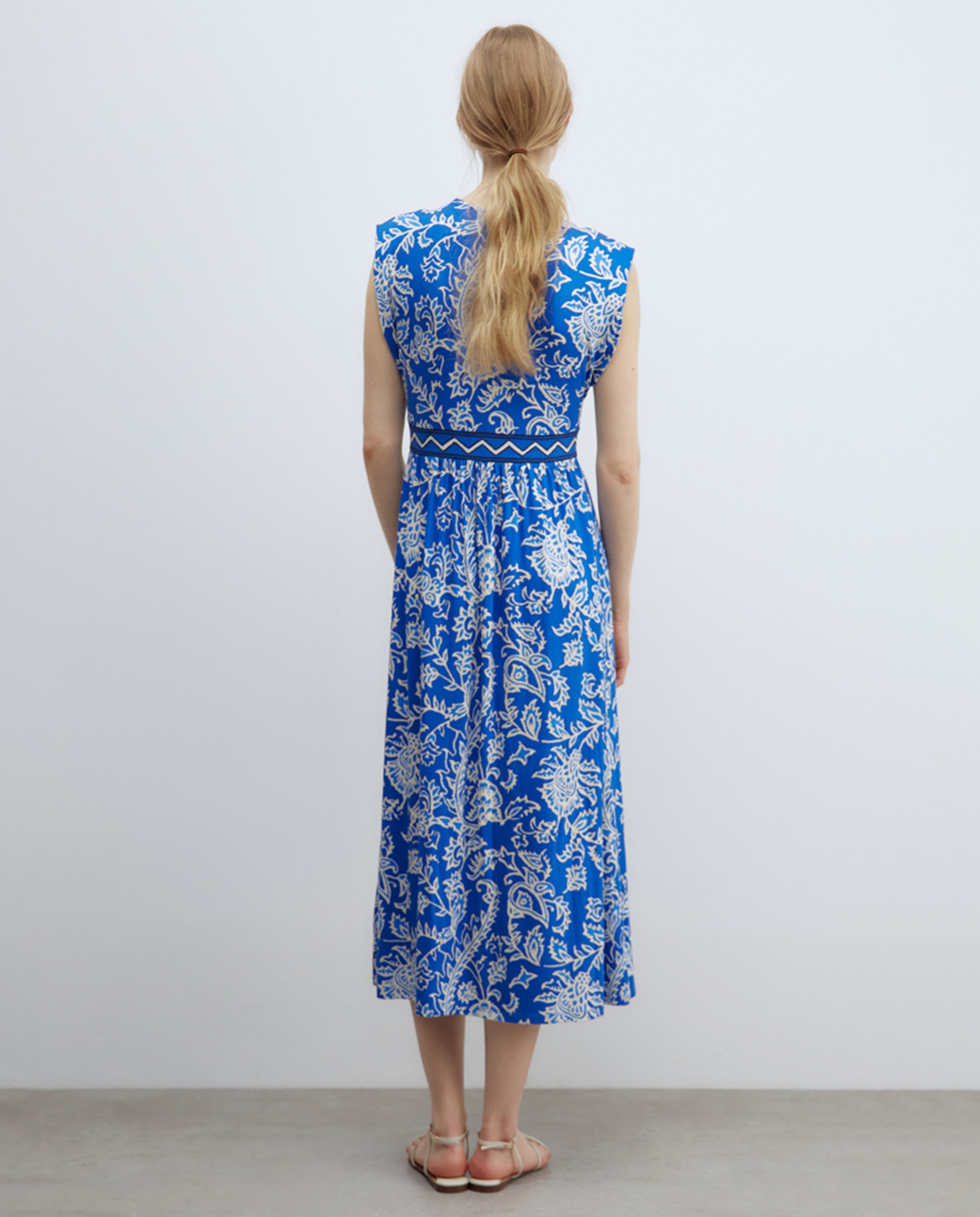 Vestido com Ombreira Azul-5