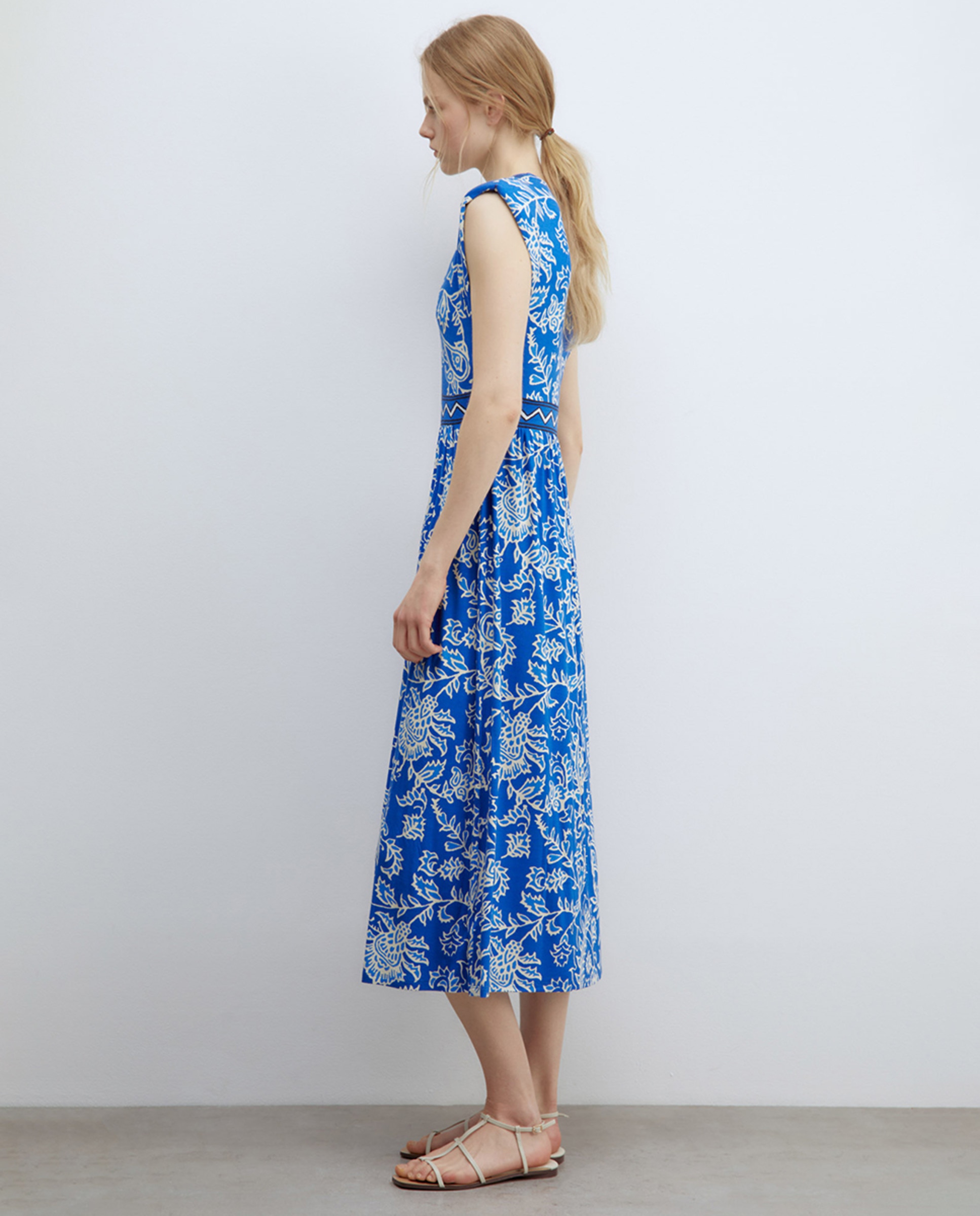 Vestido com Ombreira Azul-3