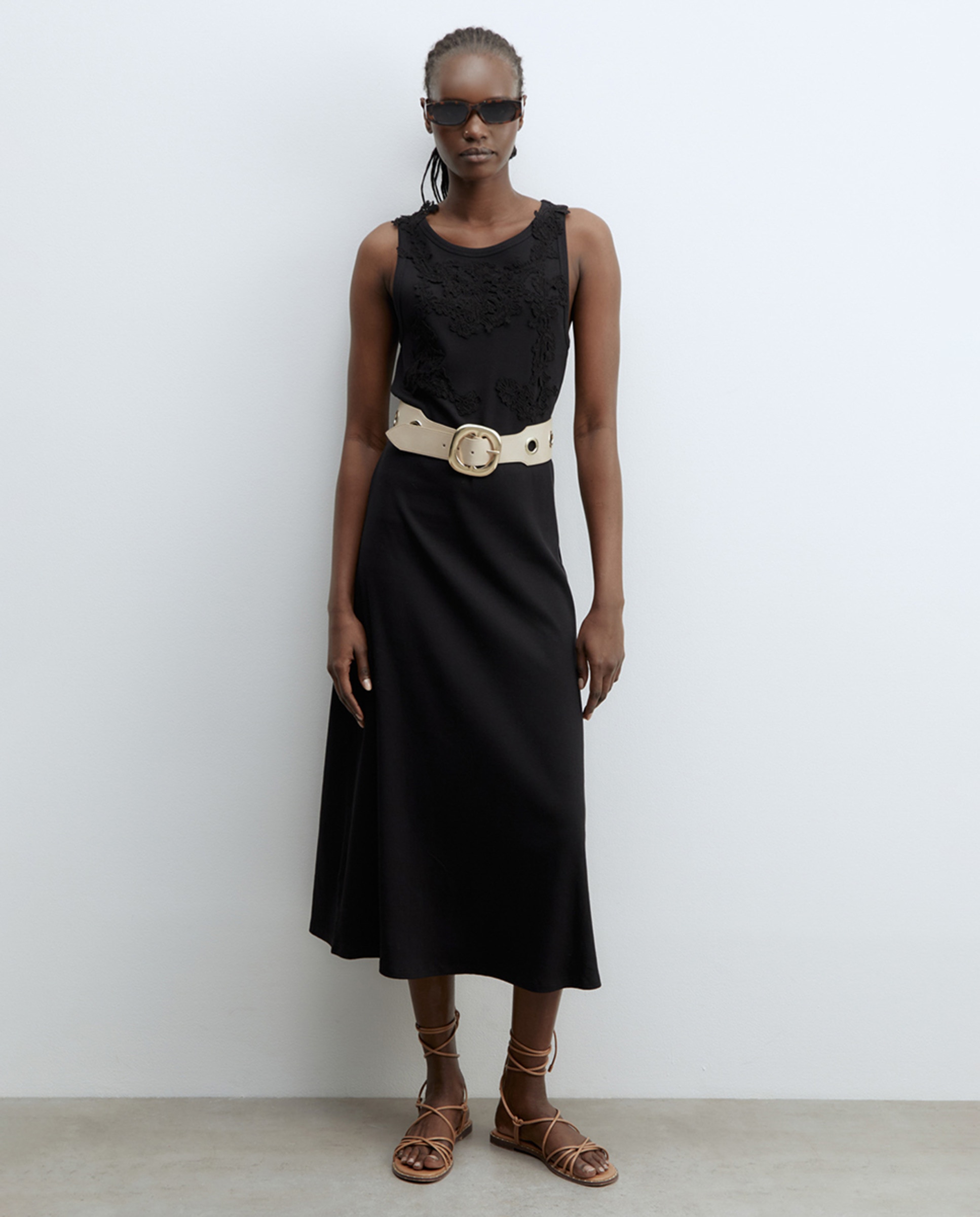 Vestido com Detalhe Canelado Preto-1
