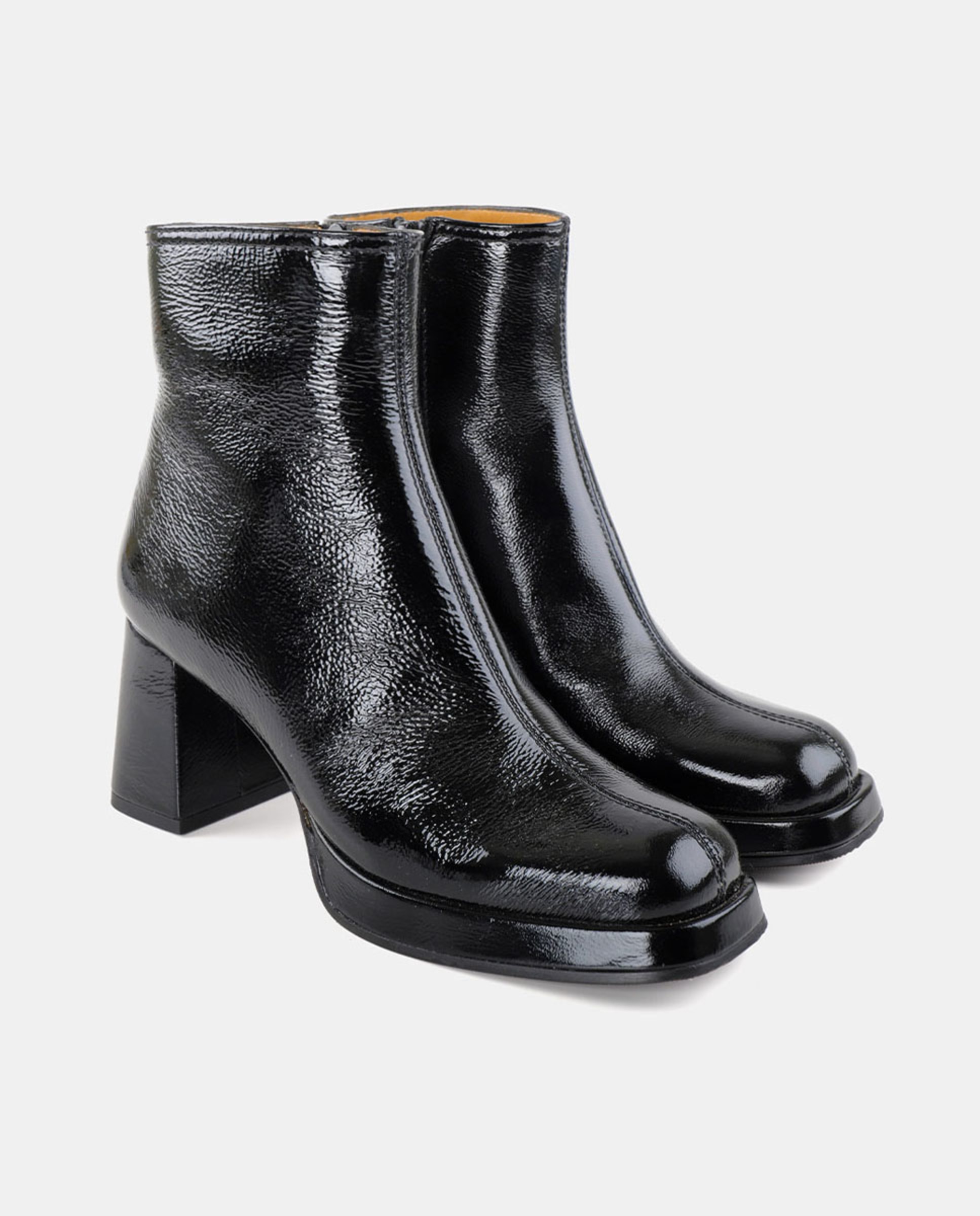 Botins em Pele com Salto de Bloco Preto-2