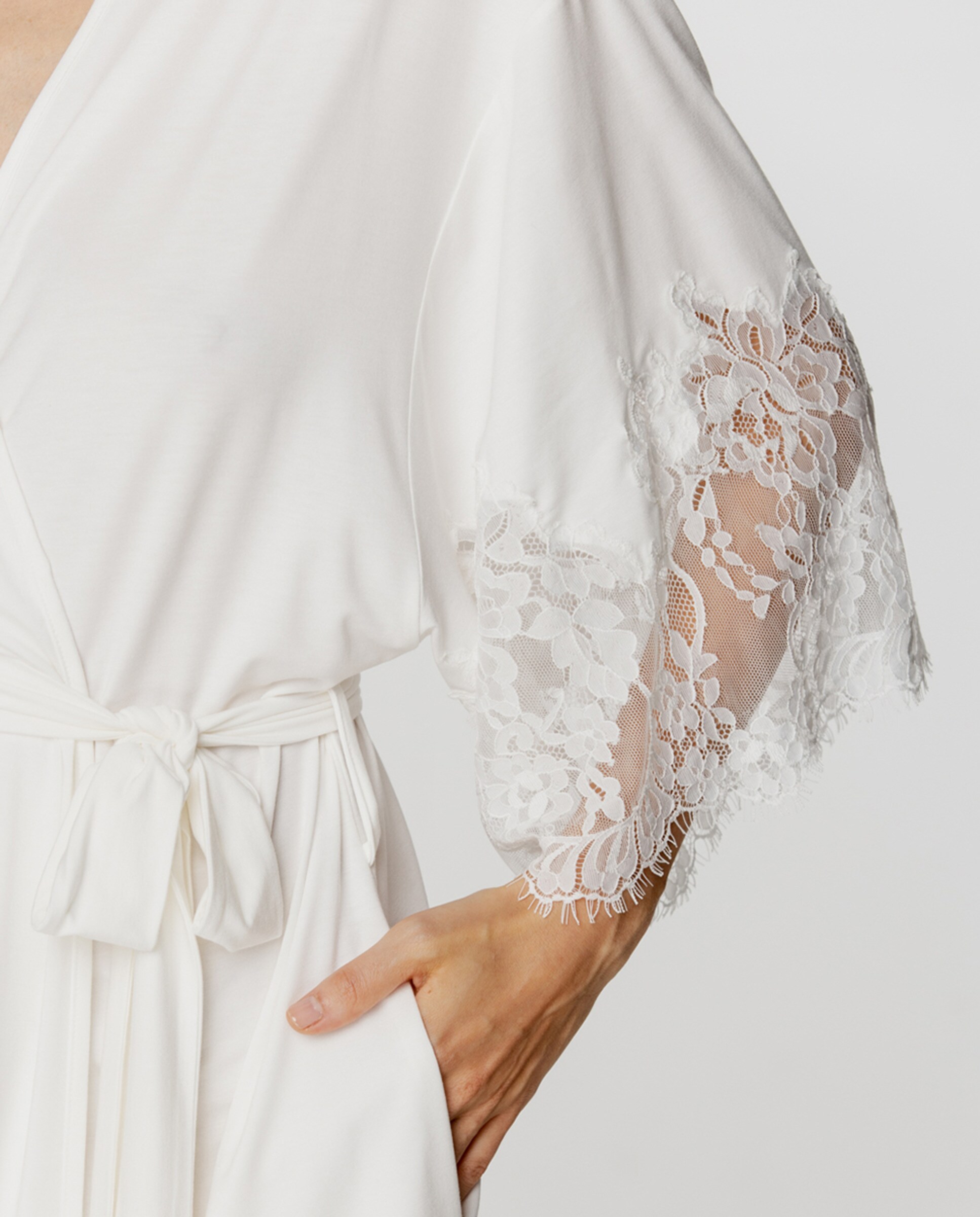 Robe Curto em Micro-Modal com Mangas em Renda Natural-4